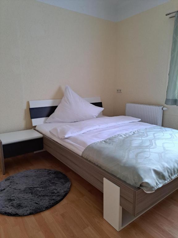 Postel nebo postele na pokoji v ubytování Ferienwohnung Wolkenstein