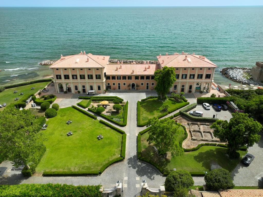 an aerial view of a large building with a park at La Posta Vecchia Hotel in Ladispoli