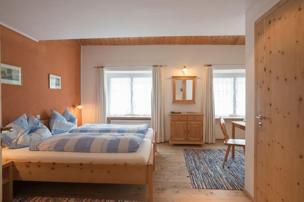 Postel nebo postele na pokoji v ubytování Gasthaus & Hotel Berninahaus