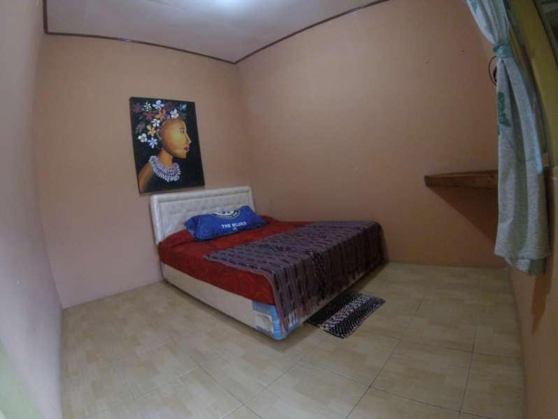 SuperSuck Hotel - Quarto Individual Com Banheiro Compartilhado