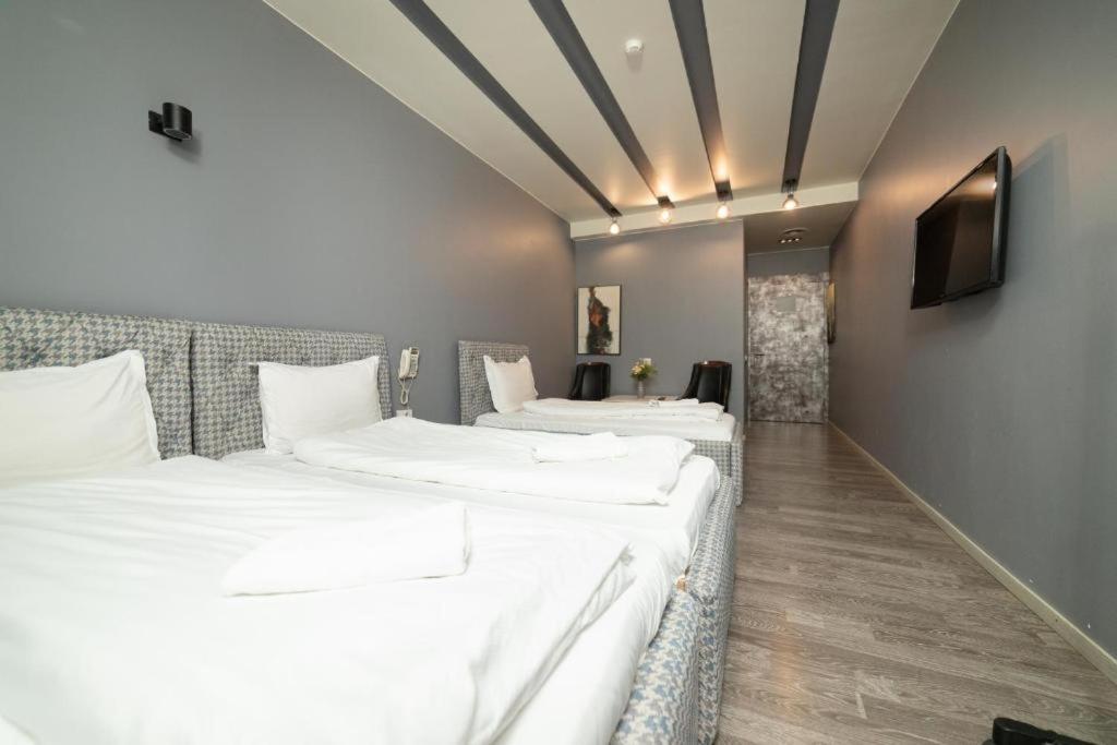 Postel nebo postele na pokoji v ubytování Hotel Gloria KS
