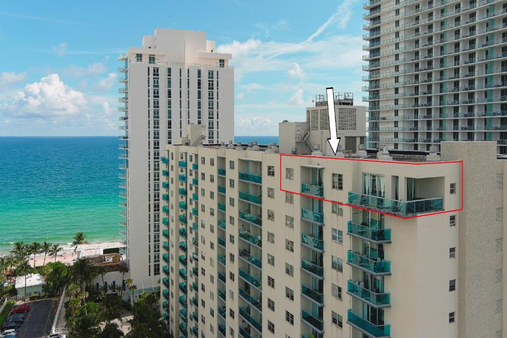 Curated visual reference: Picture Idea: Oceanfront Luxury Penthouse On The Beach 3 Bedroom Hollywood Updated