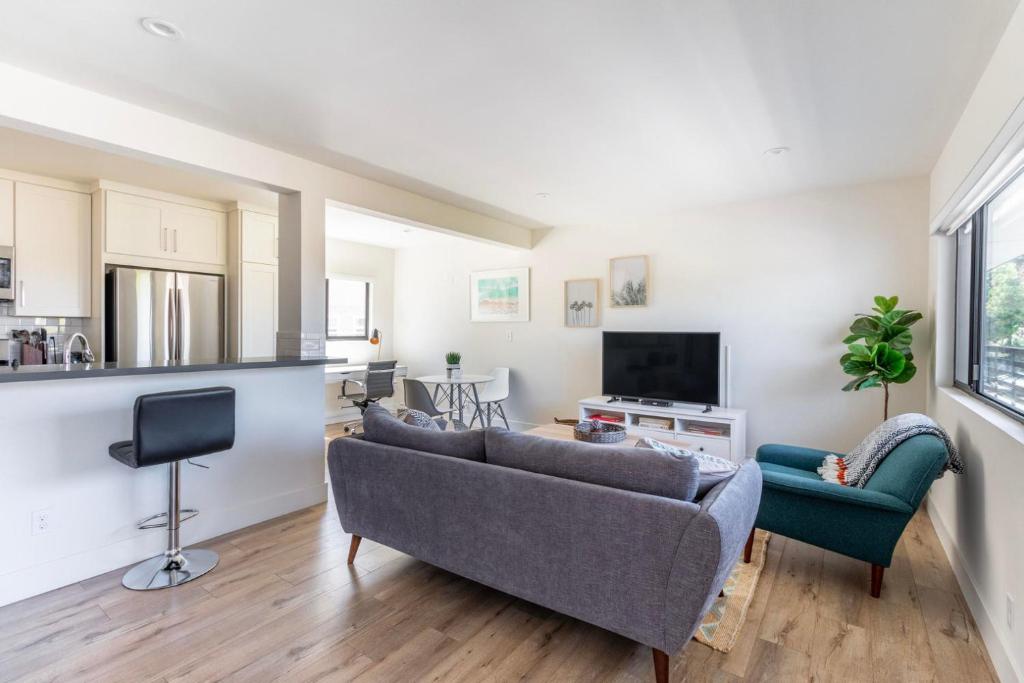 Redondo Beach 1br nr water restaurants shops LAX-1170, Redondo Beach ...