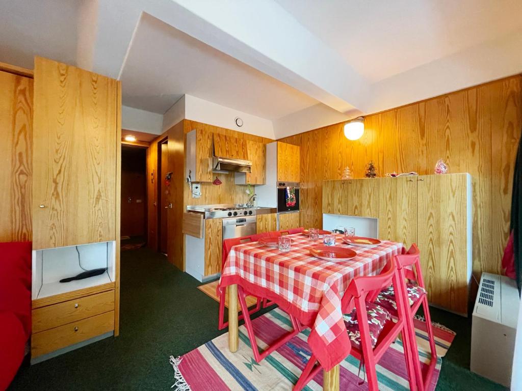 Kuchyň nebo kuchyňský kout v ubytování Appartamento Cinzia Residence Solaria Marilleva 1400
