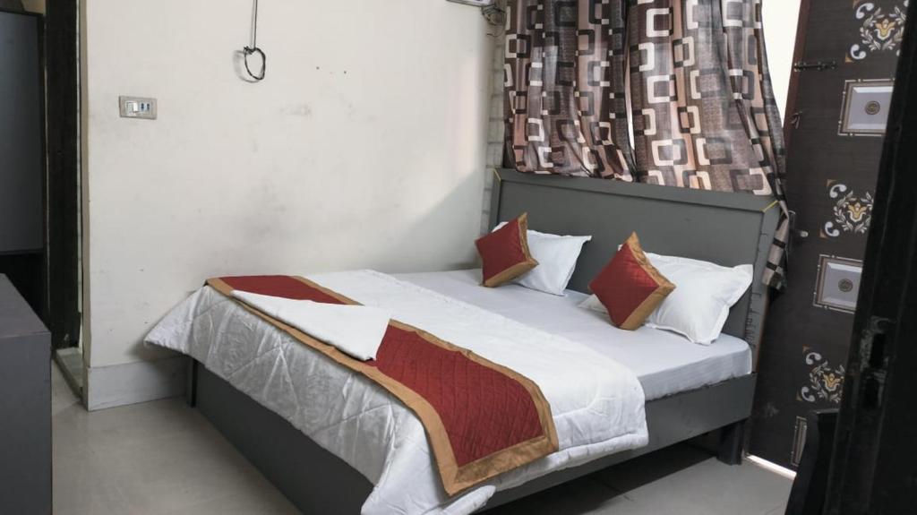 Posteľ alebo postele v izbe v ubytovaní icyhotels hotel lucknow international