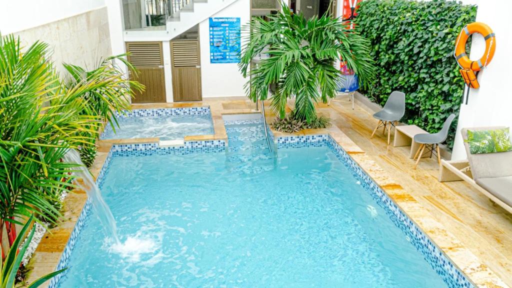 Bazén v ubytování Hotel Le Falep & Spa nebo v jeho okolí