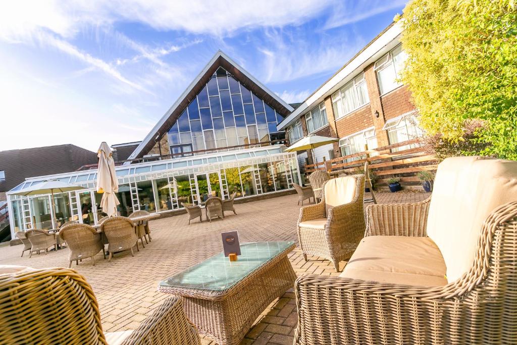Posezení v ubytování Cedar Court Hotel Huddersfield