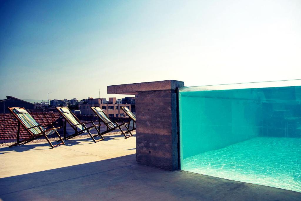Bazén v ubytování Lokàl Boutique Hotel nebo v jeho okolí