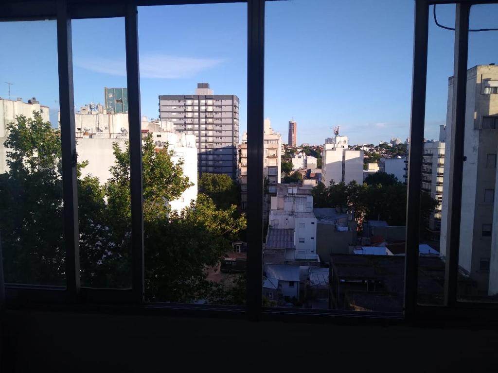 una ventana con vistas a la ciudad en Depto frente a Shopping Aldrey en Mar del Plata