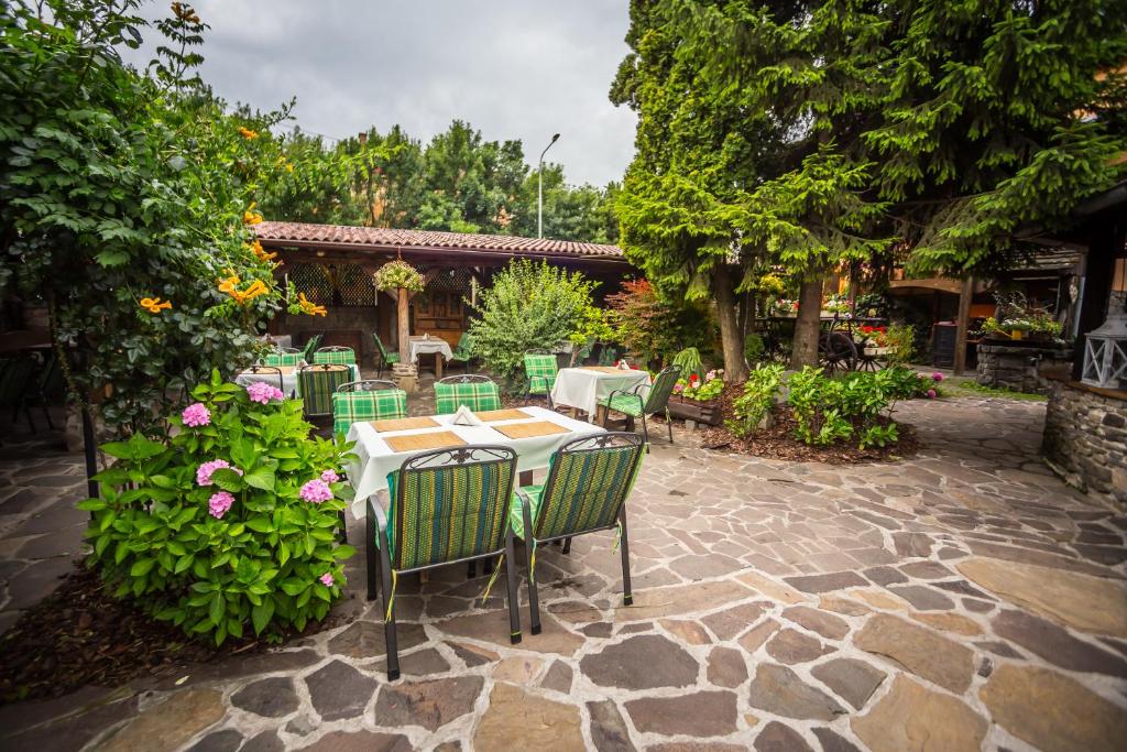 Vonkajšia záhrada v ubytovaní Penzion Trattoria