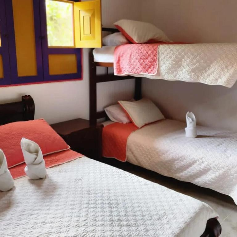 Letto o letti in una camera di Hostal Palmas De Cocora