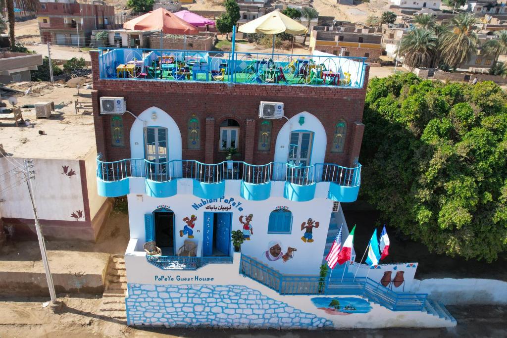 Bazén v ubytování Nubian Popeye - Roof top - Nile View nebo v jeho okolí