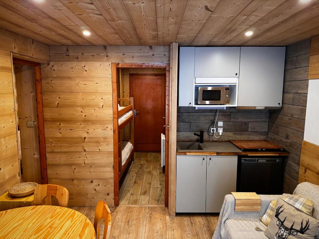 Kuchyň nebo kuchyňský kout v ubytování Lovely apartment in Col du Corbier