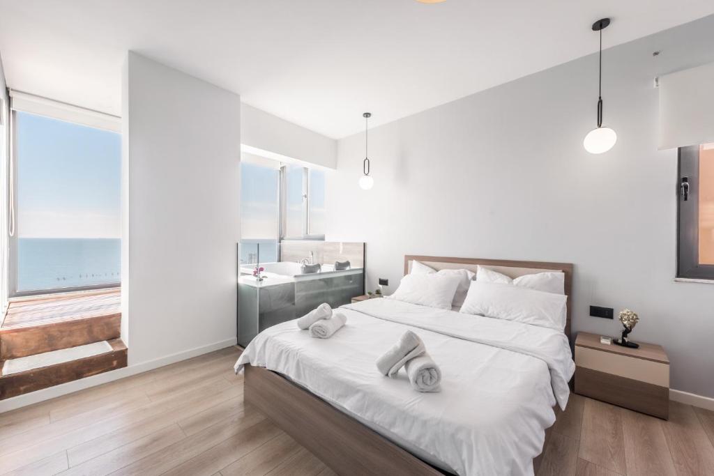 Luxurious Seaview Apartment with Jacuzzi - Image 6