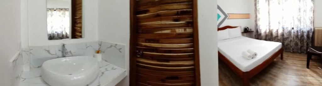 Postel nebo postele na pokoji v ubytování Vali-Joe Travel Lodge