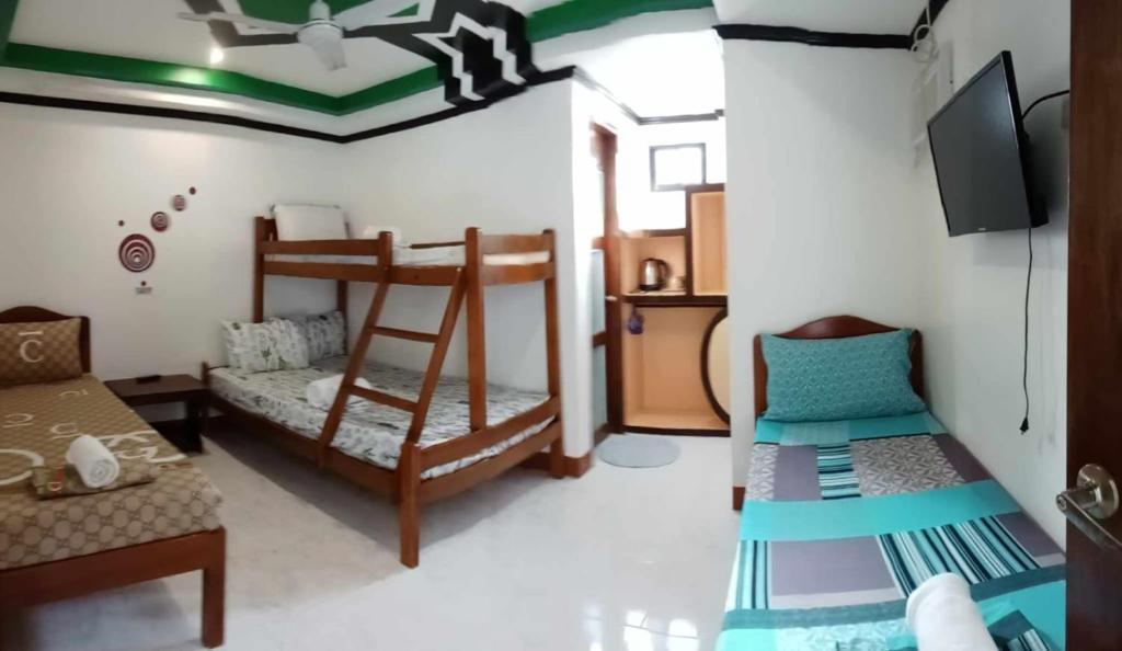 Postel nebo postele na pokoji v ubytování Vali-Joe Travel Lodge