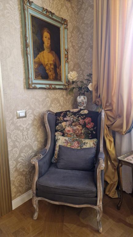 A seating area at La Baronessa