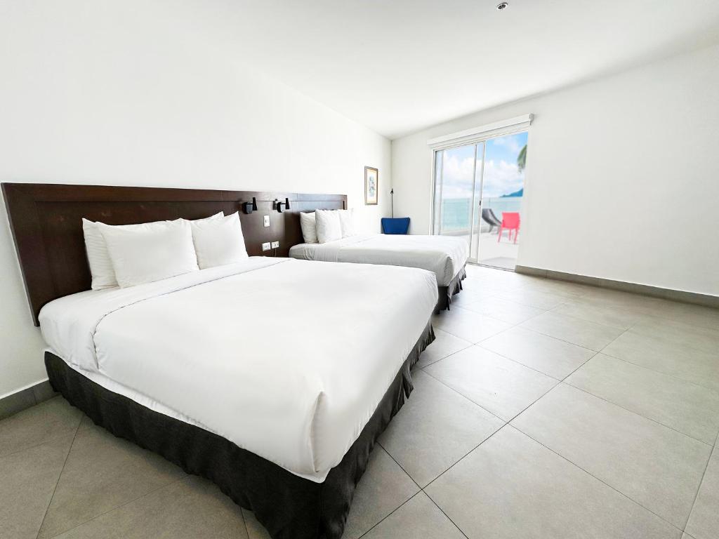 Postel nebo postele na pokoji v ubytování Park Inn by Radisson Mazatlan