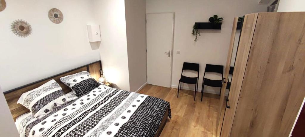 Appartements - Halles Brauhauban Tarbes客房内的一张或多张床位