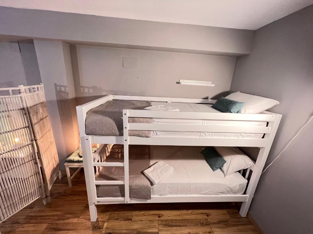 Posteľ alebo postele v izbe v ubytovaní Nuestra Casita de Marmoles Parking Incluido 2 bicis gratis