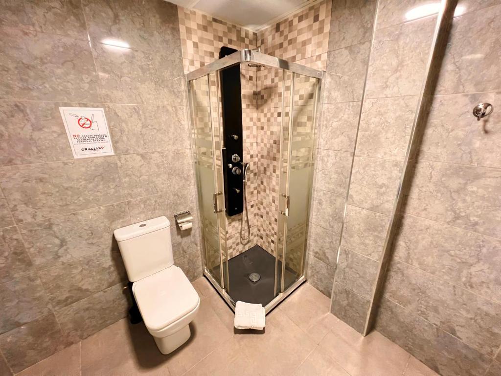 Kúpeľňa v ubytovaní Nuestra Casita de Marmoles Parking Incluido 2 bicis gratis