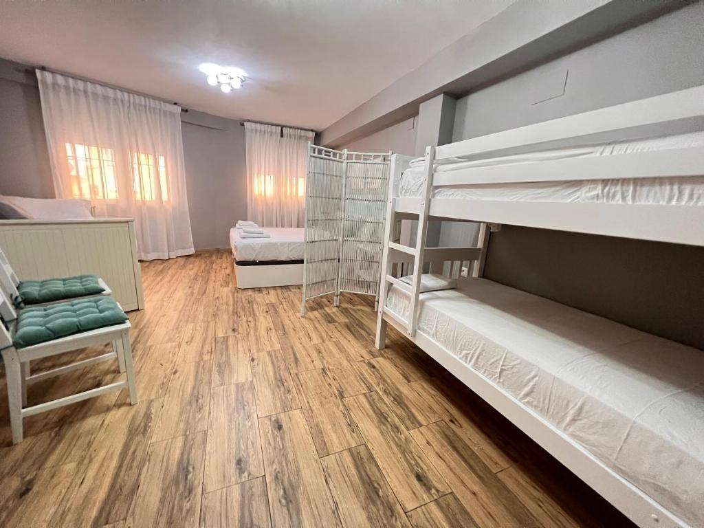 Posteľ alebo postele v izbe v ubytovaní Nuestra Casita de Marmoles Parking Incluido 2 bicis gratis