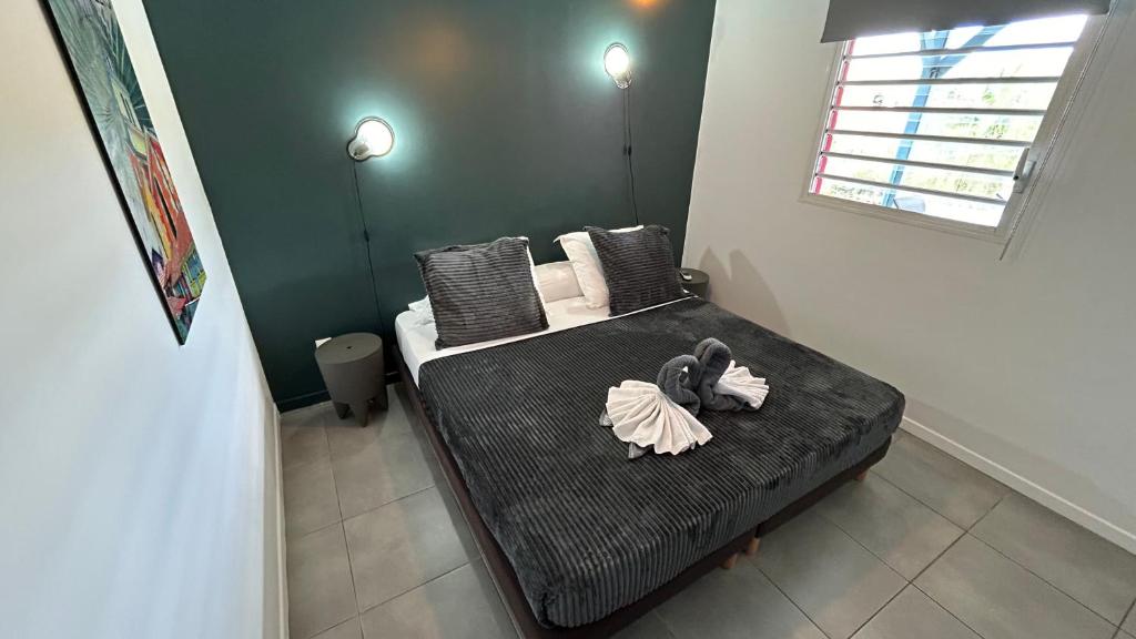 Postel nebo postele na pokoji v ubytování La villa Jalna Grenadine deux chambres et piscine privée
