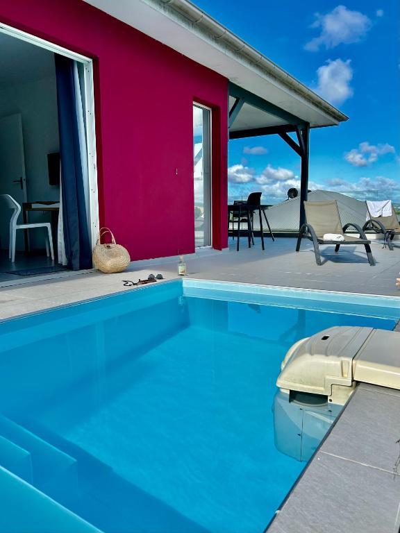 Bazén v ubytování La villa Jalna Grenadine deux chambres et piscine privée nebo v jeho okolí