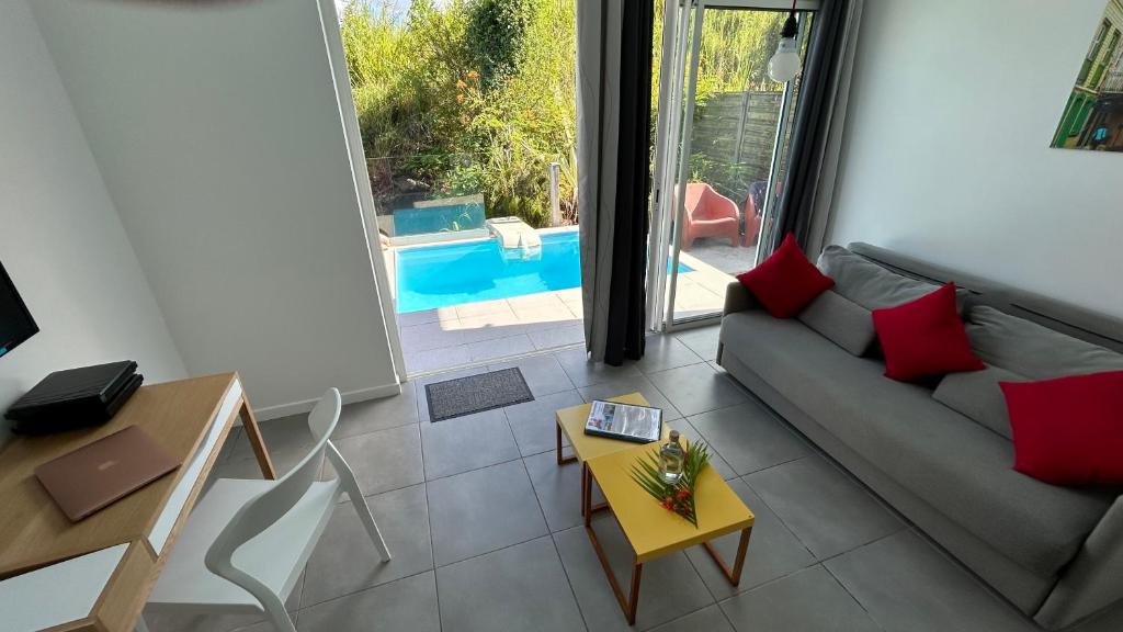 Bazén v ubytování La villa Jalna Grenadine deux chambres et piscine privée nebo v jeho okolí