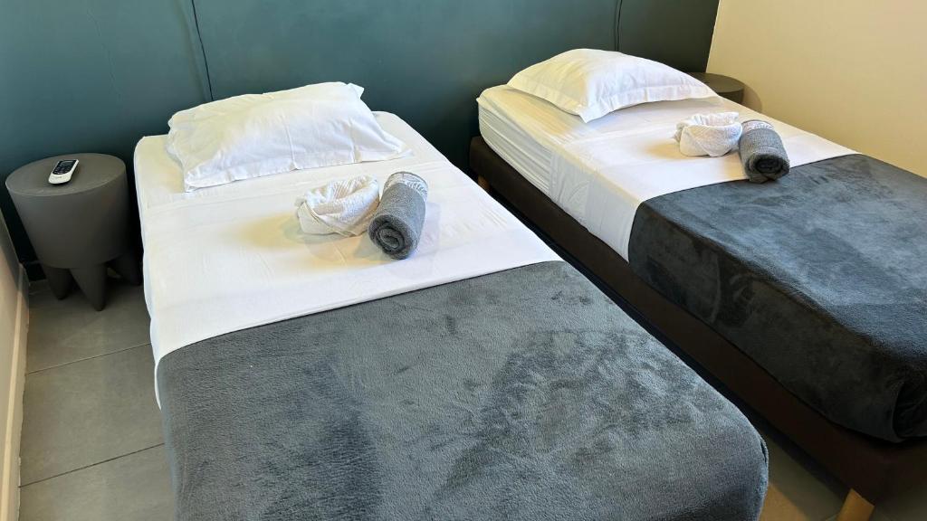 Postel nebo postele na pokoji v ubytování La villa Jalna Grenadine deux chambres et piscine privée