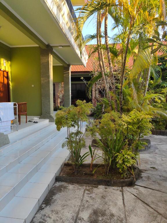Berlian Inn Kuta Beach photo