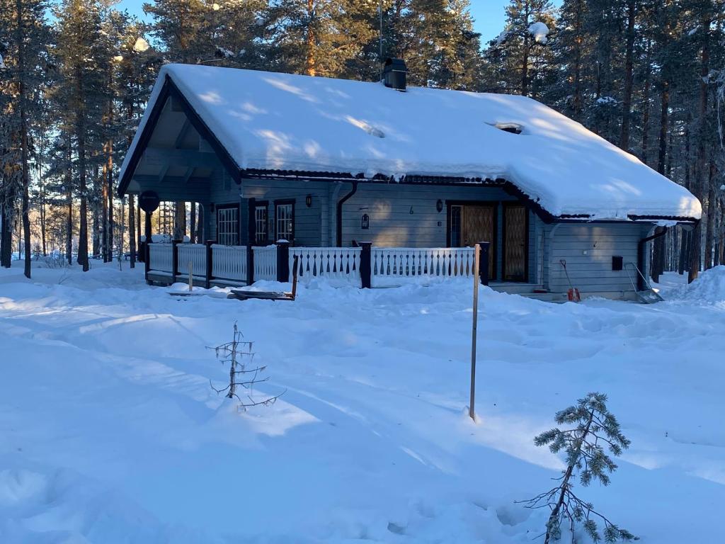 a house covered in snow in the woods at Fjällstuga i avskildhet in Idre