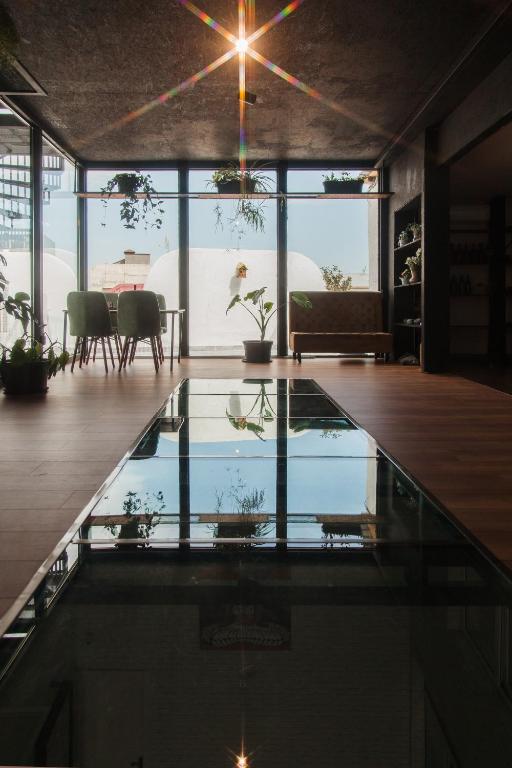Bazén v ubytování Hotel Tato & CoWorking space nebo v jeho okolí