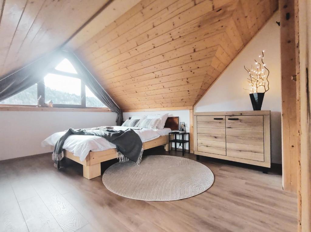 Ένα ή περισσότερα κρεβάτια σε δωμάτιο στο Beskidzka Kępa