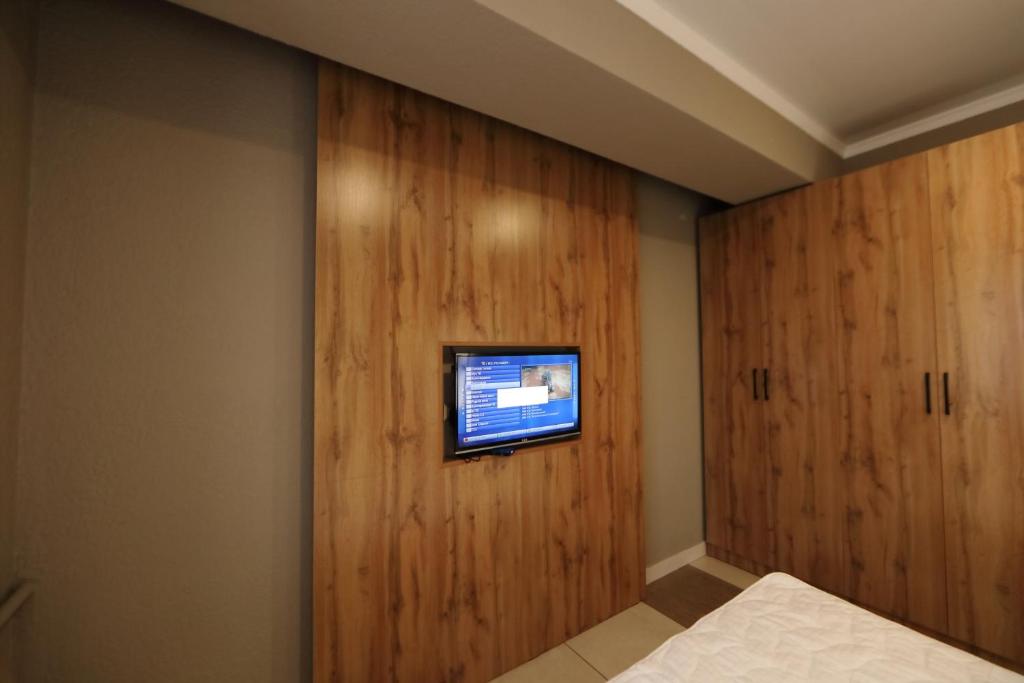 TV a/nebo společenská místnost v ubytování Cozy Hostel
