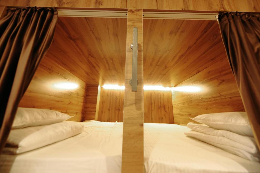 Postel nebo postele na pokoji v ubytování Cozy Hostel