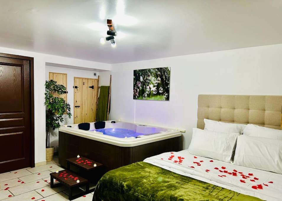 Photo de la galerie de l'établissement Suite romantique avec jacuzzi privatif, à Rians