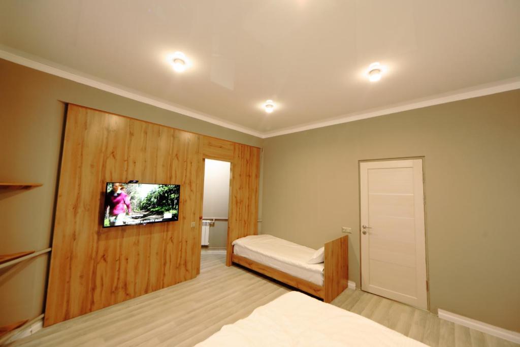 TV a/nebo společenská místnost v ubytování Cozy Hostel