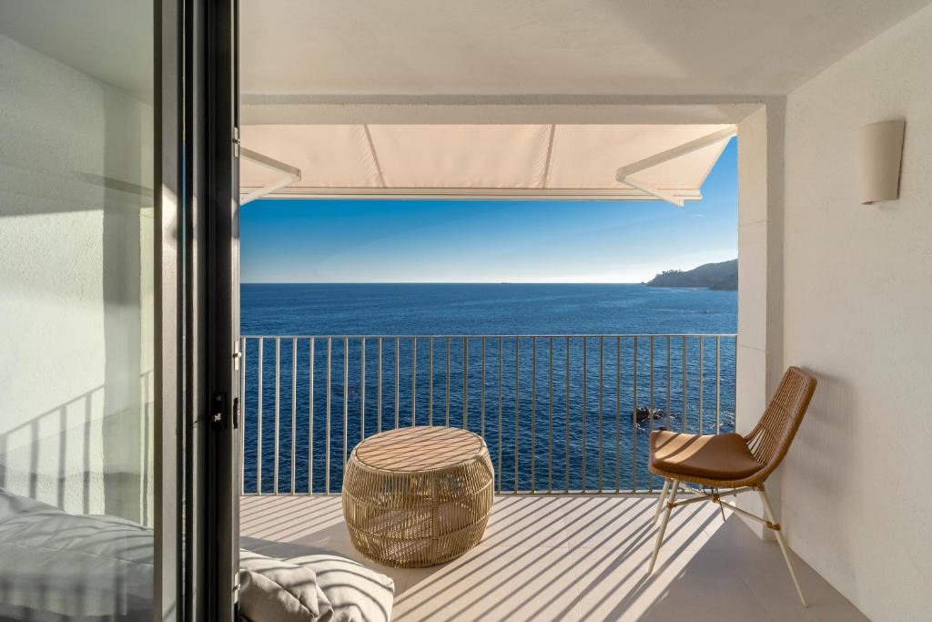 a balcony with a view of the ocean at Casa Concha Apartamentos in Calella de Palafrugell