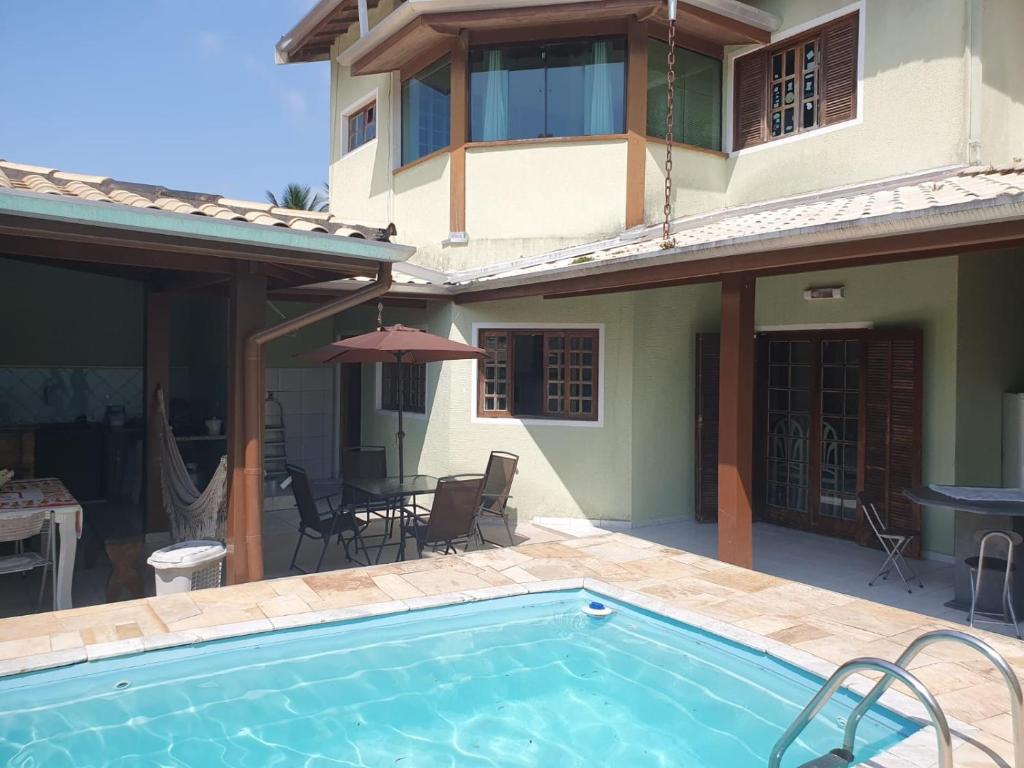 Πισίνα στο ή κοντά στο CASA ACONCHEGANTE TEMPORA CARAGUATATUBA