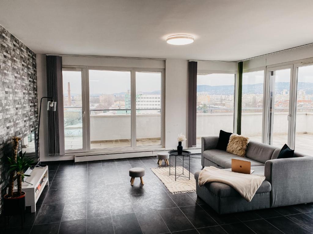 Relaxing Island Colony Waikiki High-Rise 1BR with Split AC & Full ...