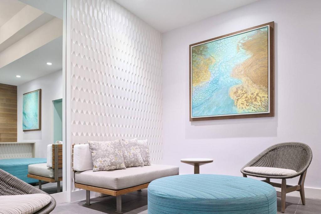 Posezení v ubytování High Floor Luxury Oceanfront at Waikiki Beach Tower