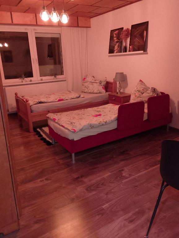 Helles Doppelzimmer im Untergeschoss mit Bad im Grünen nahe Potsdam - Double Room