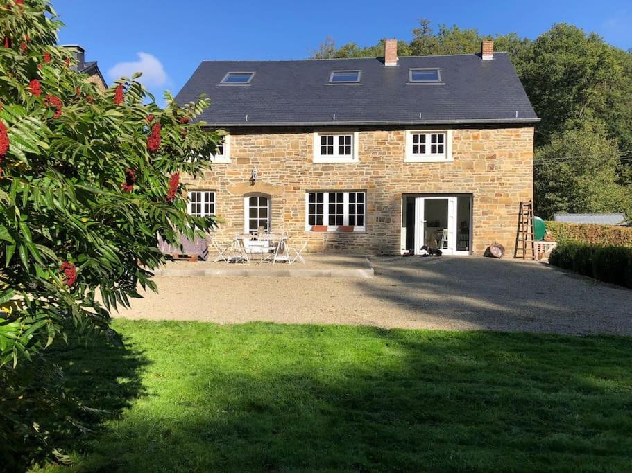 Zahrada ubytování Maison en pierre, chaleureuse, avec étang