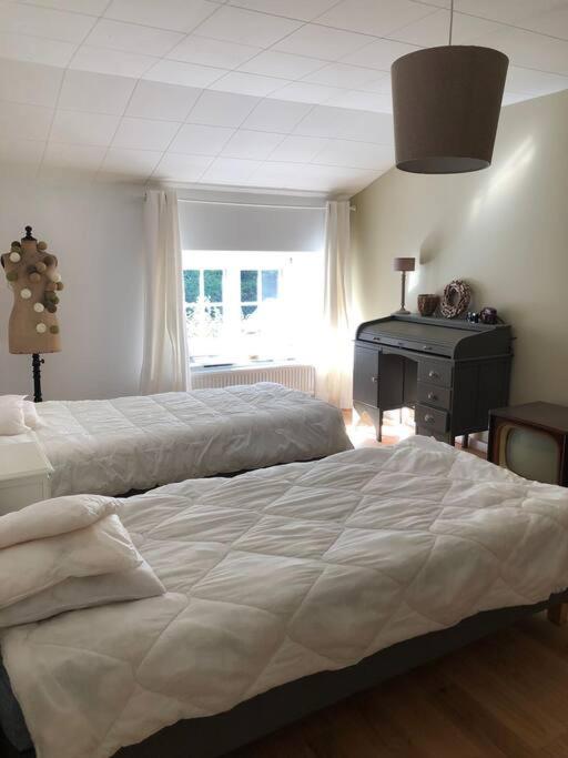 Postel nebo postele na pokoji v ubytování Maison en pierre, chaleureuse, avec étang