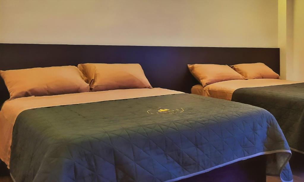 Postel nebo postele na pokoji v ubytování Jovis Hotel - Lujo Cultural
