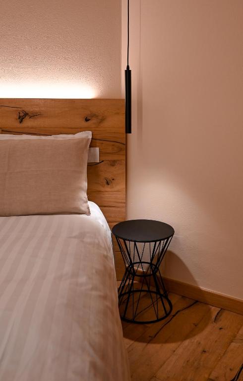 Postel nebo postele na pokoji v ubytování Lucalì Mountain Room