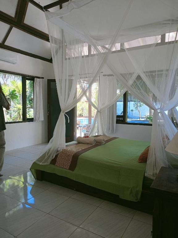 Postel nebo postele na pokoji v ubytování Gili Hideaway