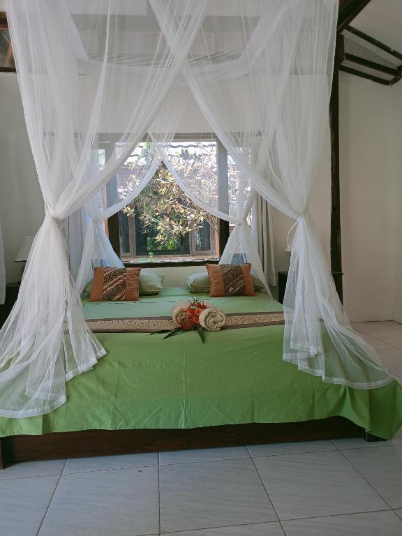 Postel nebo postele na pokoji v ubytování Gili Hideaway