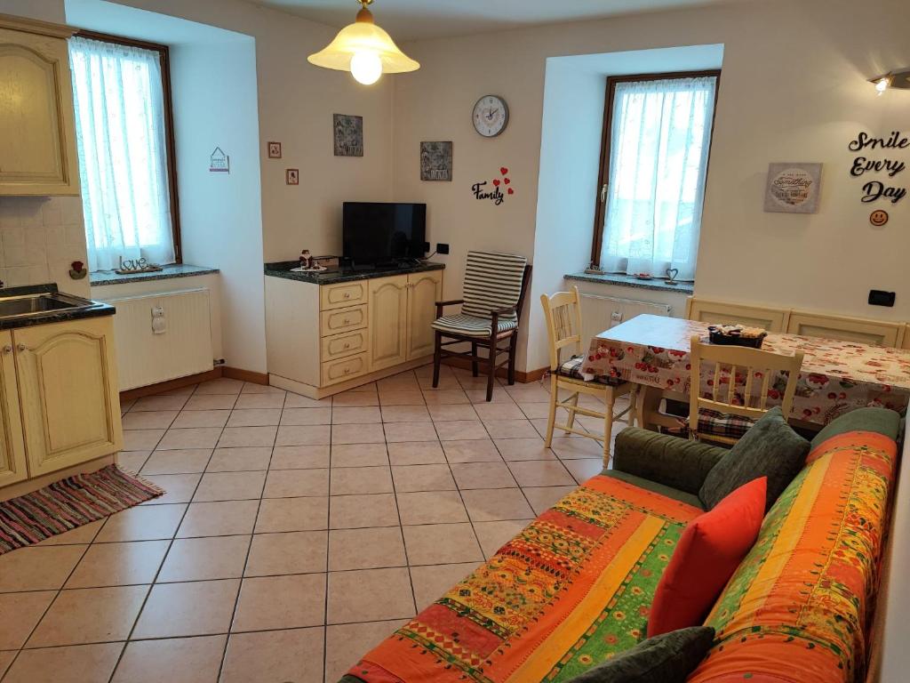 Kuchyň nebo kuchyňský kout v ubytování Appartamento panoramico a due passi dal Tonale